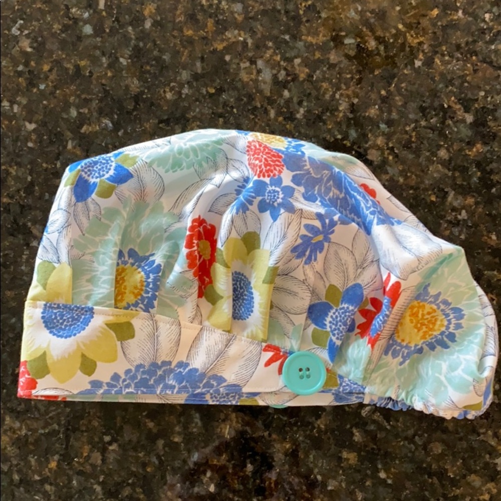 Bouffant Scrub cap with buttons